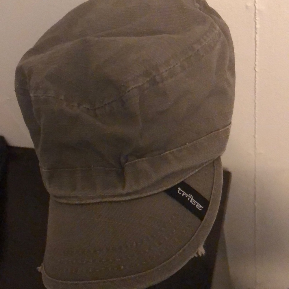 Tribe hat w/hidden pocket